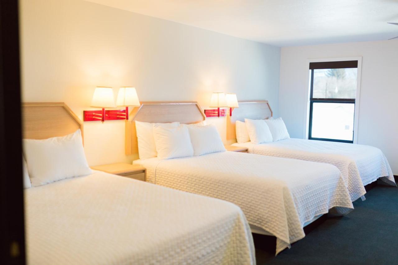 Two Sunsets Hotel Panguitch Exterior photo